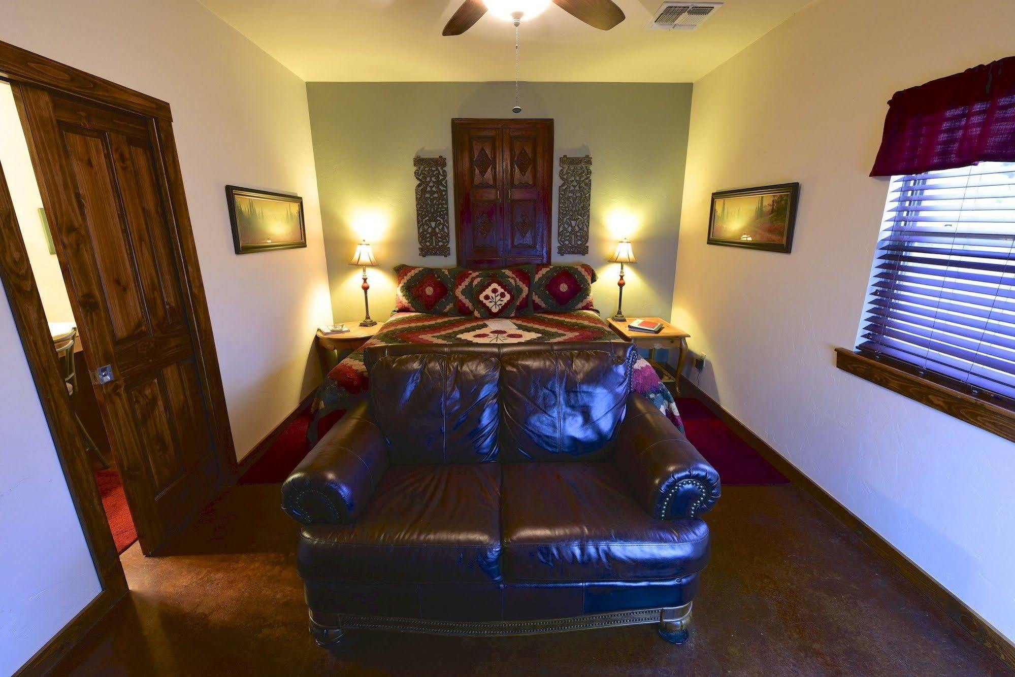 Lazy T Bed And Breakfast เฟรเดอริกส์เบิร์ก ภายนอก รูปภาพ